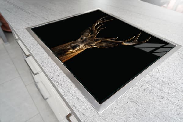 GLAS SKÆREBRÆT 52x30 HJORTE