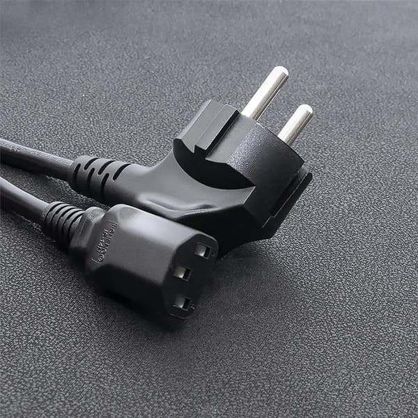 Qoltec IEC C13/SCHUKO virtakaapeli | 3x0.75mm2 | 1.5m