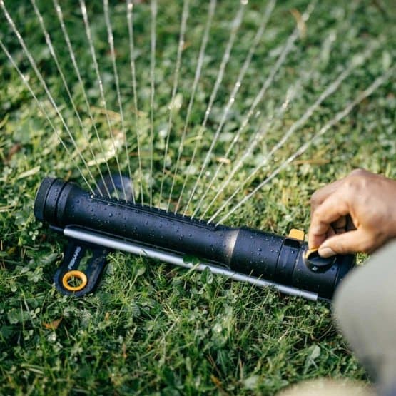 Fiskars Comfort oscillerende græsspreder til bevanding 285m2