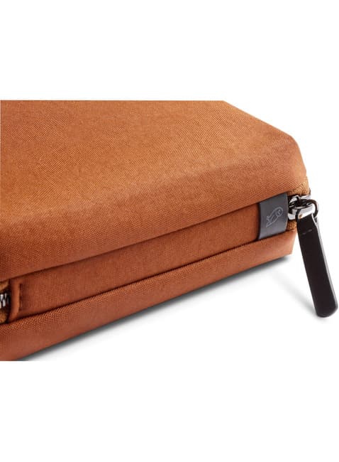 Bellroy Tech Kit Compact - mobiililisävarusteiden järjestäjä (pronssi)