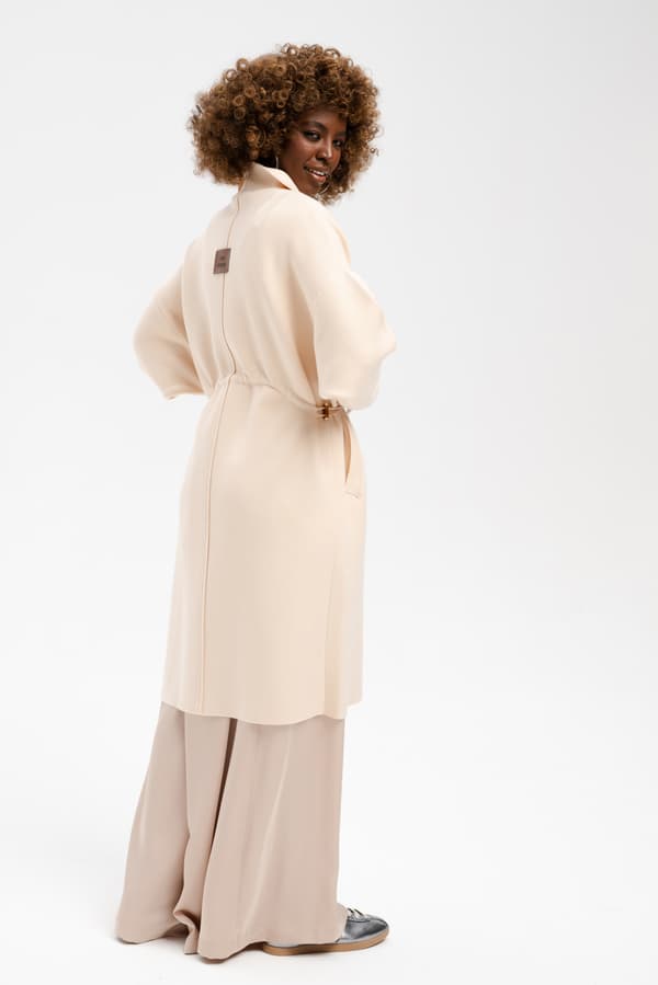 Huggo Lys Beige Plus Size Damefrakke
