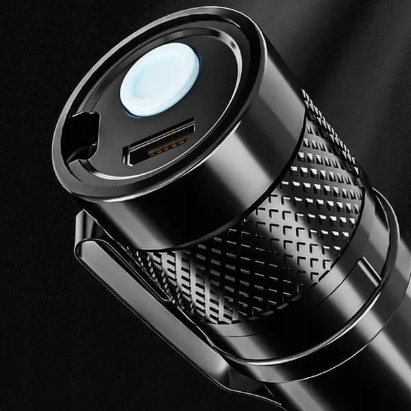 Ladattava LED-taskulamppu + kotelo
