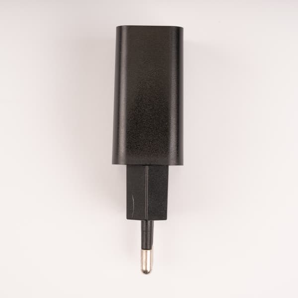 Latauslaite virtalähde 1x USB 5V/3A DC-sovitin pöytälamppujen varten musta Lumiled