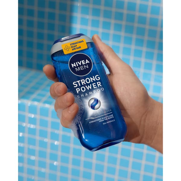 NIVEA MEN STRONG POWER Mild hårshampoo til mænd 250 ml