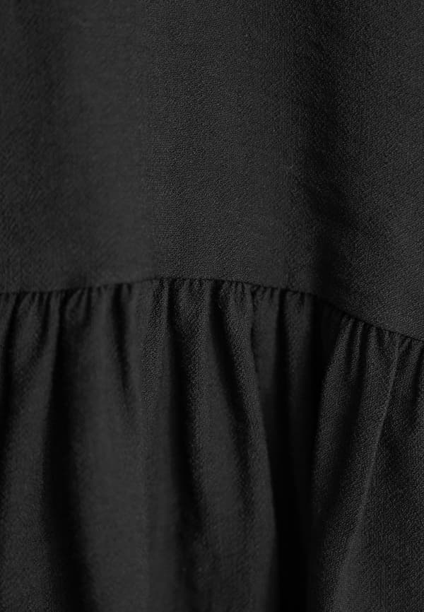 Bluse med flæser - Damebluse - Sort bluse M1211 størrelse S/M