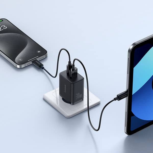 Cube Pro 30W USB-C USB-A -seinälaturi - musta