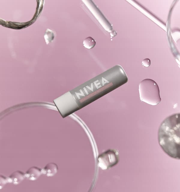 Nivea Hyaluron Lip Moisture Plus rosefugtigmakende læbebalsam 5,2 g
