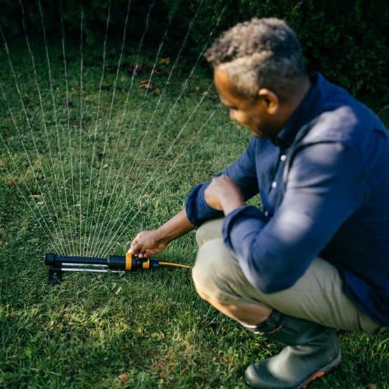 FISKARS SOLID Oscillerande trädgårdsspridare för bevattning, avlång M 285m2