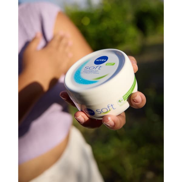 NIVEA SOFT återfuktande kropps- och handkräm 100 ml