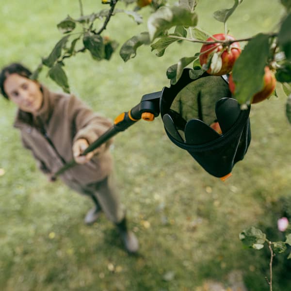 FISKARS ONECLICK -harjan pää 27 cm + varsi 119-174 cm