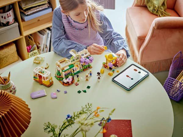 LEGO Friends 42671 - Grönt café och blomsteraffär