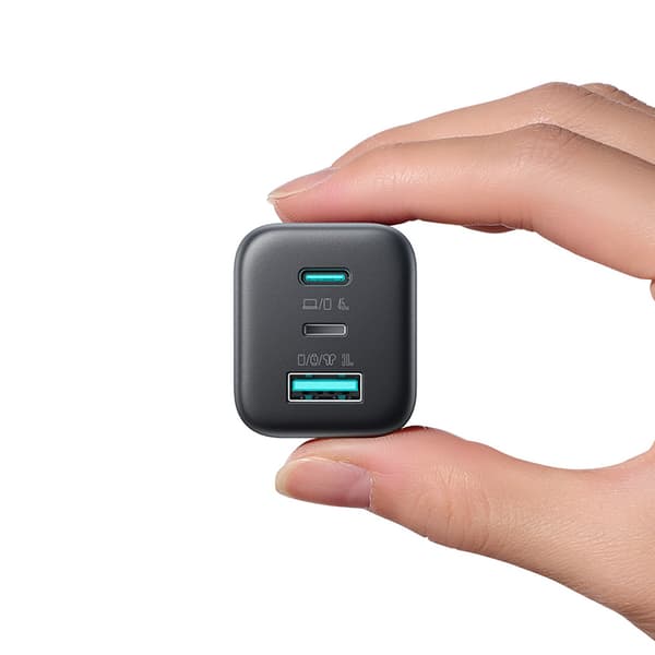 USB-C iPhone Lightning USB-A GaN 45W seinälaturi - musta