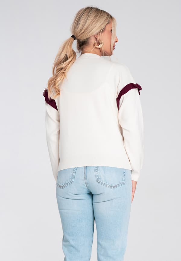 Bluse med flæser og blomster - hvid ecru bluse størrelse M