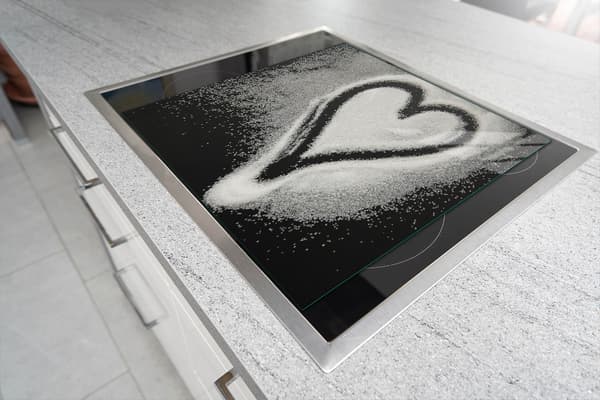 GLAS SKÄRBRÄDA 52x40 HJÄRTA