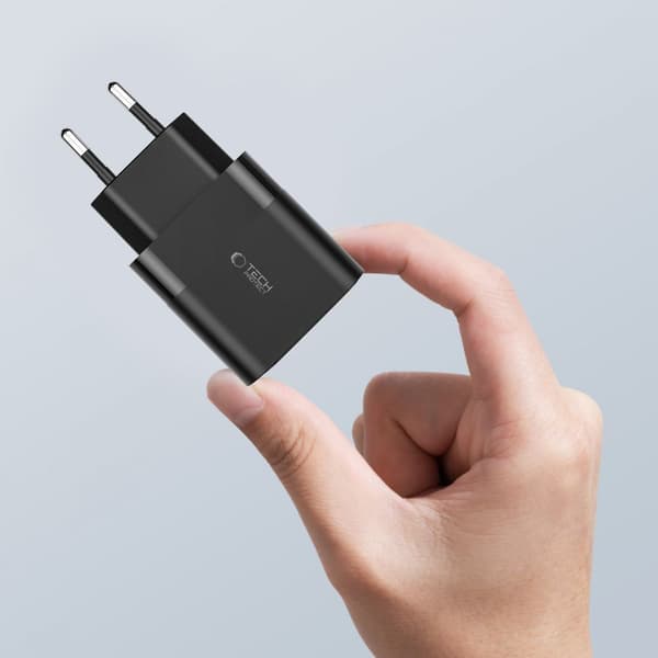C30W USB-C USB-A 30W seinälaturi - musta