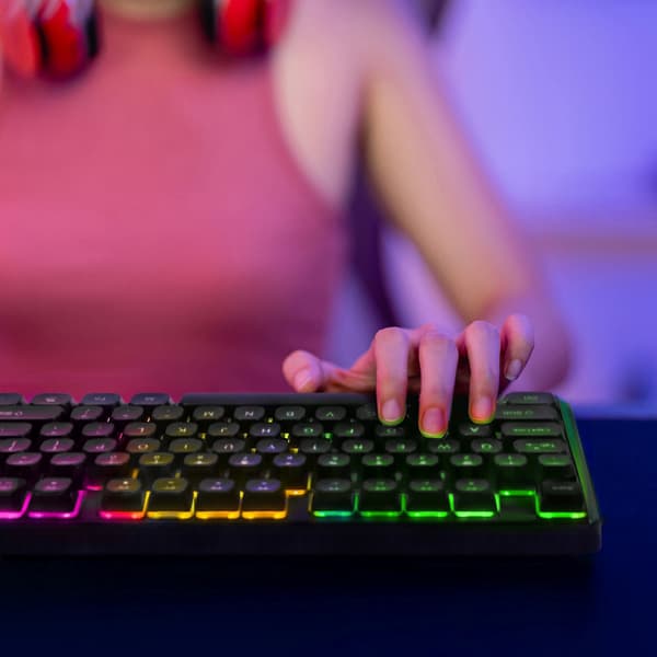 Bagbelyst membrantastatur med RGB-gaming-scrollhjul - sort