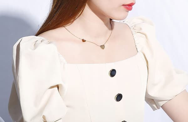 Collar de acero con corazón ajustable dorado