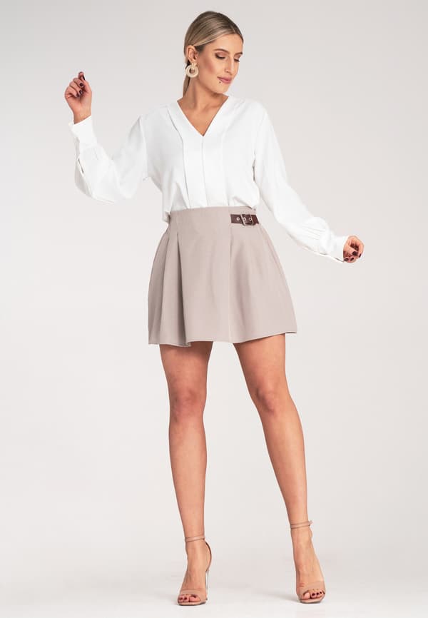 Kort elegant kjole i beige størrelse S/M