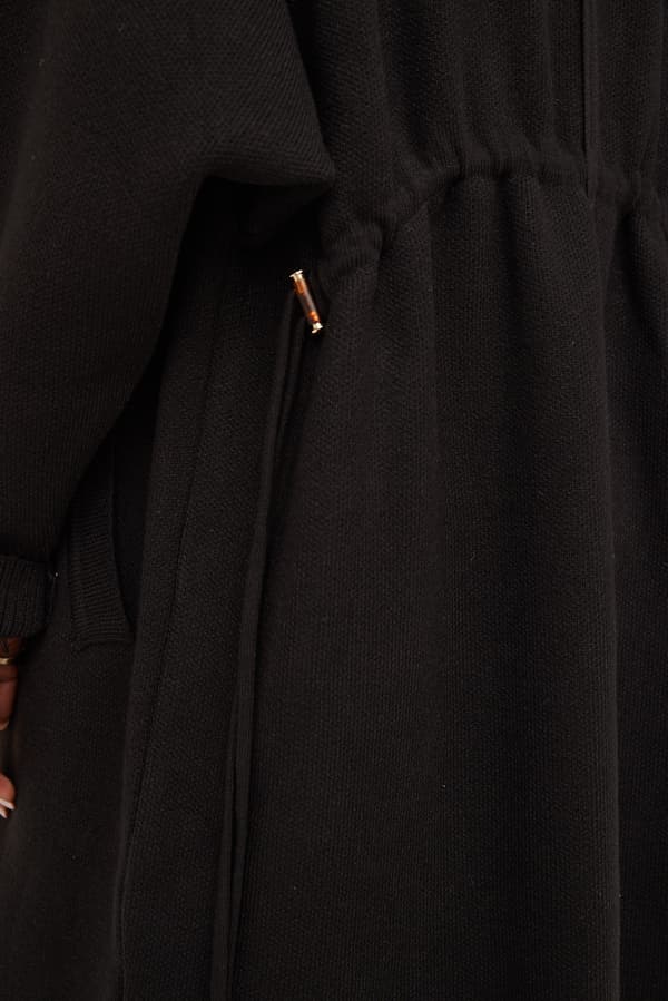 Huggo Sort Plus Size Damefrakke