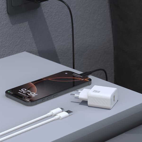USB-A vægoplader med USB-A - USB-C GaN-kabel 25W - Sort