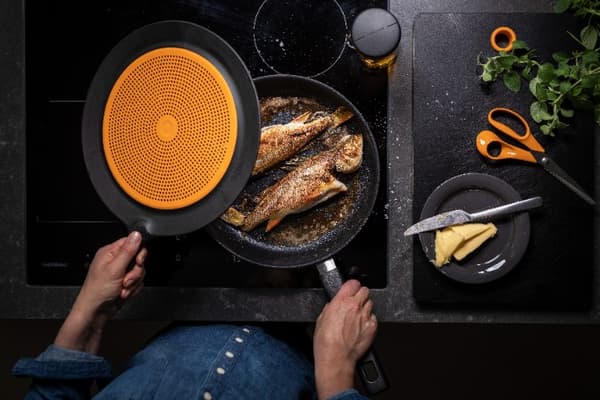 FISKARS FUNCTIONAL FORM Skyddsöverdrag för stekpanna