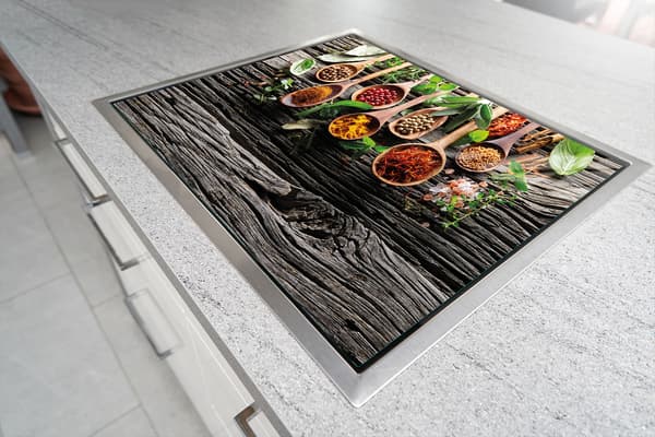 SKÄRBRÄDA I GLAS 52x30 KRYDDOR