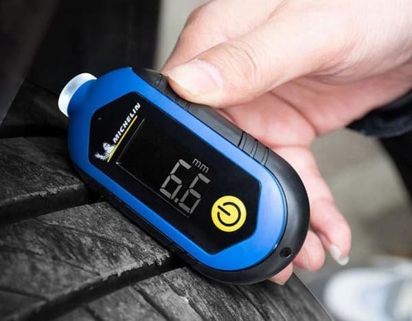 MICHELIN DIGITAL DÄCKTRYCKSMÄTARE MED LCD-DISPLAY 2-I-1