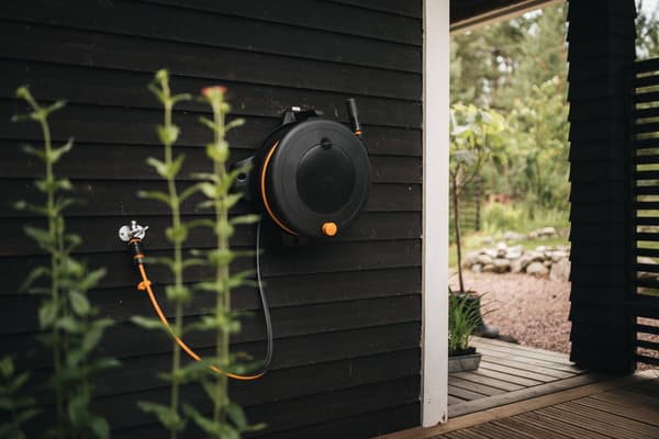 FISKARS SOLID Bevattningsset - 1/2 trädgårdsslang på rulle, 30 m