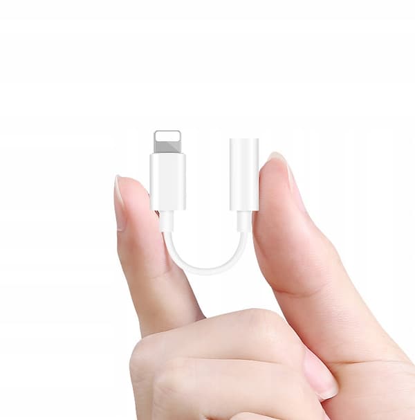 KUULOKESOVITTIN IPHONEEN LIITINSOVITTIN