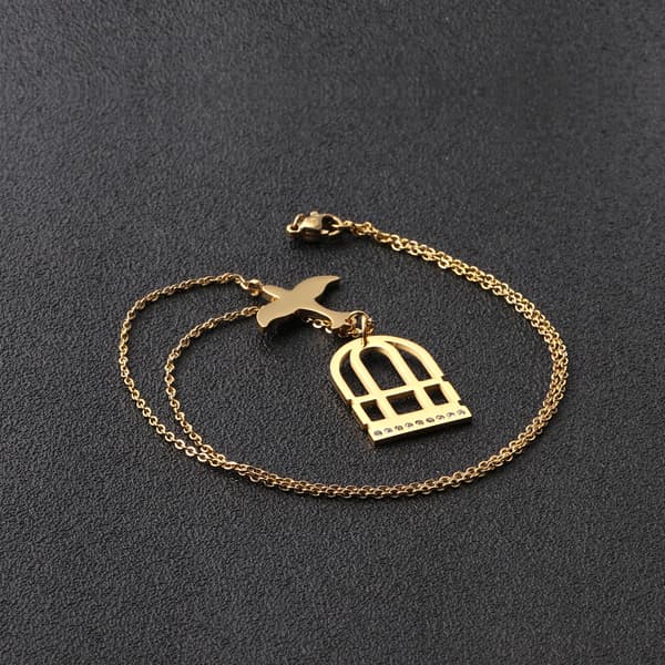 Collar de cadena de oro con pájaro libre de acero