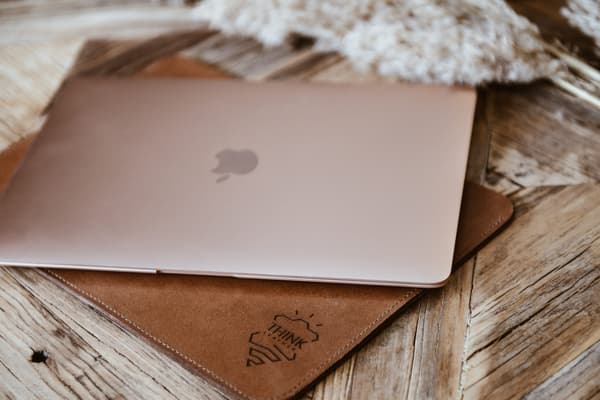 Vaaleanruskea käsintehty MacBook Case 13"