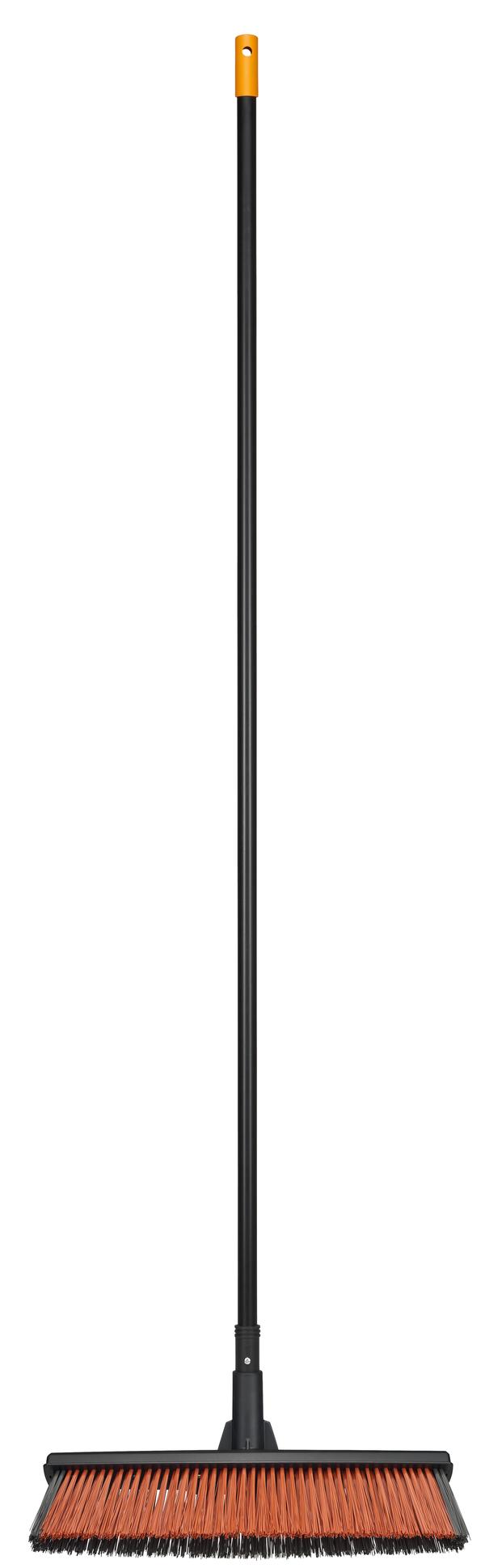 FISKARS SOLID Universal havekost til terrasse L