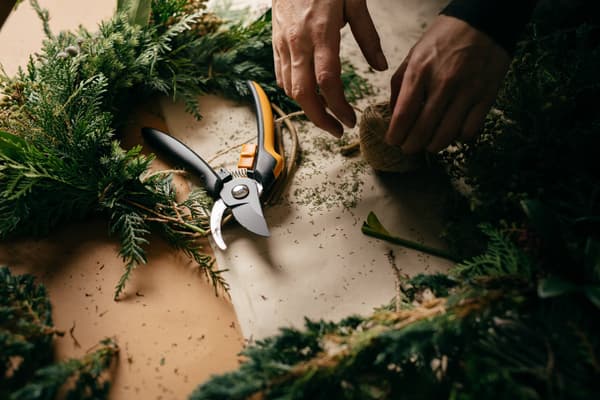 FISKARS SOLID Puutarhaleikkurit tuoreille versoille, terävät P341