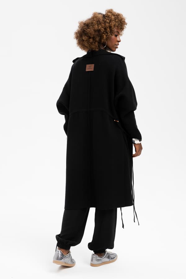 Huggo Sort Plus Size Damefrakke