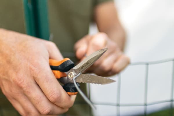 Fiskars SOLID multifunktionel savtakket saks til tråd og snor