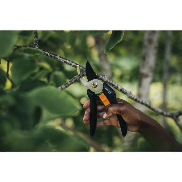 FISKARS SOLID P121 Puutarhaleikkurit - yhden käden 25 cm