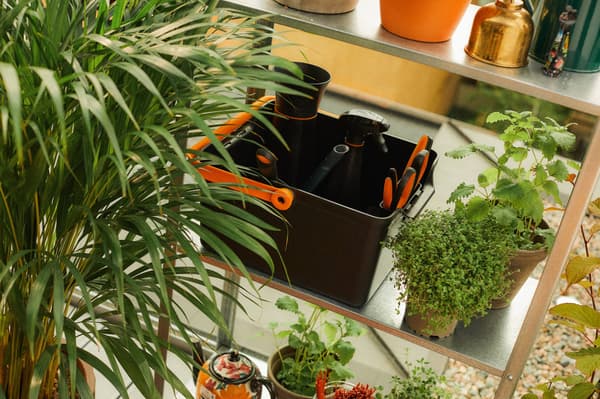 Fiskars Solid trädgårdssax Handhållen blom- och växtsax med fjäder