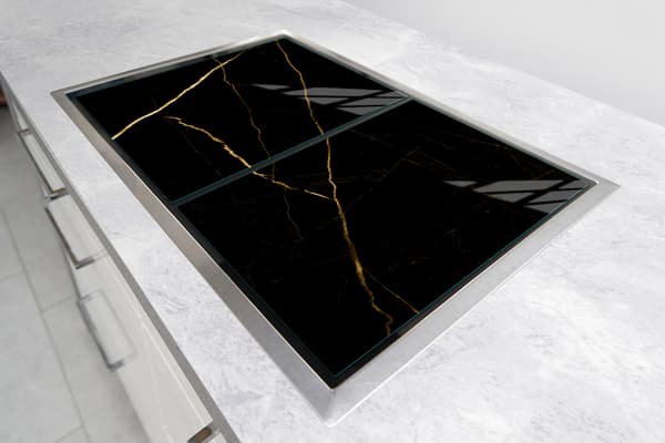 GLASSKYDDSPLÅT FÖR SPIS 85x52 MARMOR