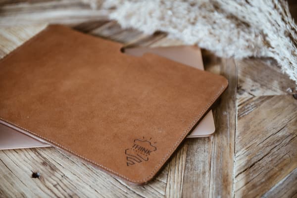 Vaaleanruskea käsintehty MacBook Case 13"