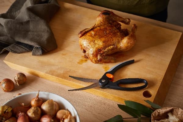 FISKARS FUNCTIONAL FORM Kana- ja siipikarjaleikkurit Keittiösakset