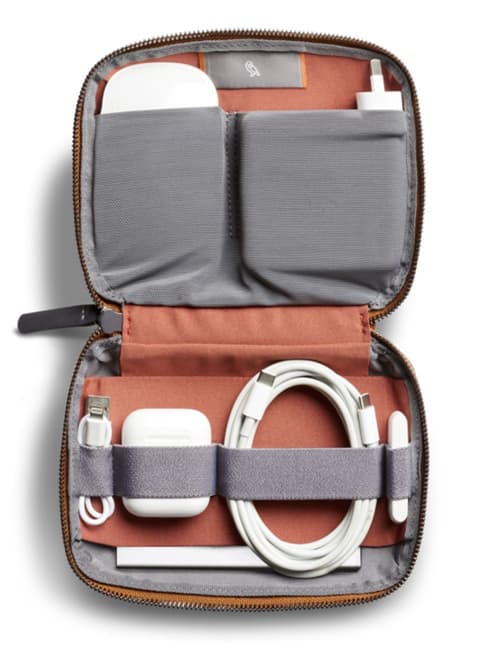 Bellroy Tech Kit Compact - mobiililisävarusteiden järjestäjä (pronssi)