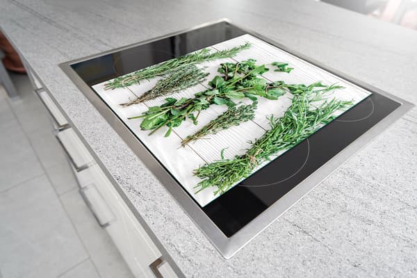 GLAS SKÆREBRÆT 45x52 KRYDDERIER