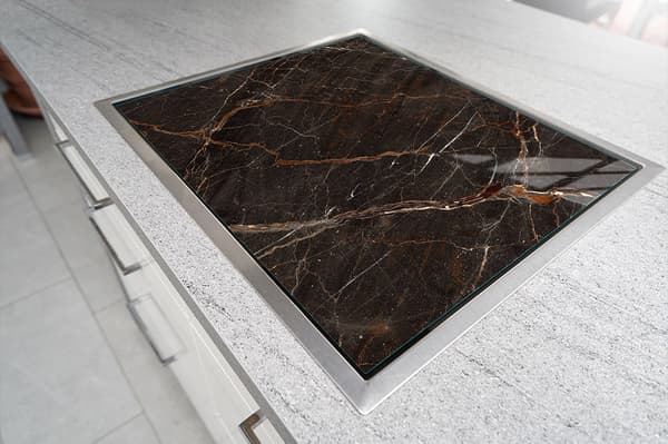 GLASSKYDDSPLÅT FÖR SPIS 70x52 MARMOR
