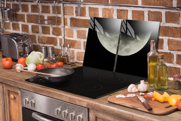 GLASSKYDDSPLÅT FÖR SPIS 70x52 MOON