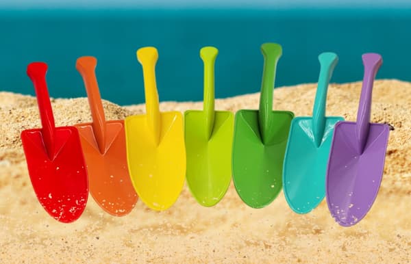 SÆT MED 10 FARVERIGE SANDSKOVLE 27 cm SOLID strandspade