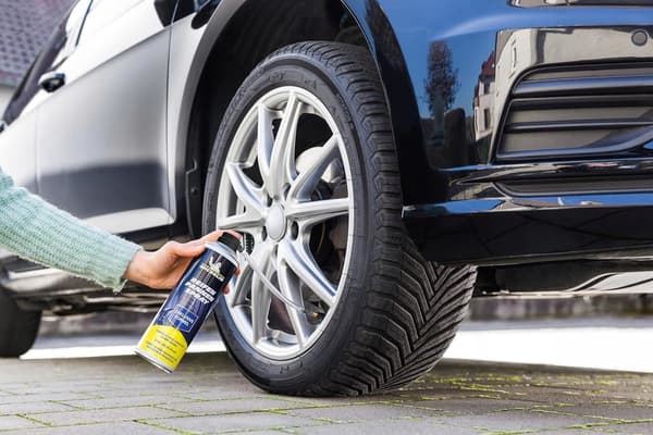 Renkaiden tiivistysaine Hätäpysäköintikorjaus MICHELIN 500ML