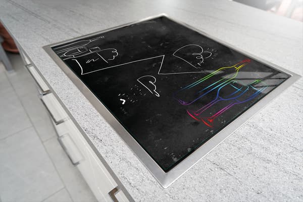 SKÄRBRÄDA I GLAS 52x30 SVART