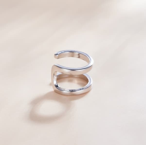Pendiente clásico de doble oreja en plata 925