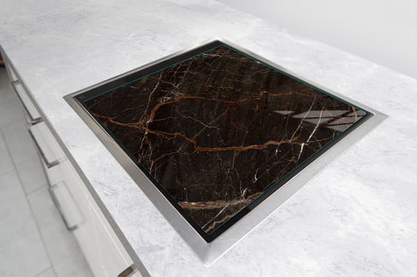GLASSKYDDSPLÅT FÖR SPIS 50x52 MARMOR