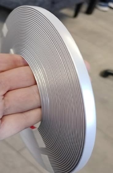 Dekorativ list mat krom 21mm elastisk selvklæbende